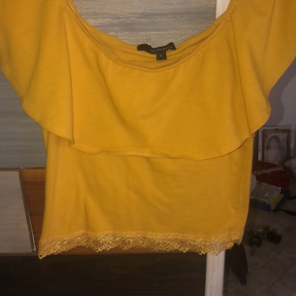 Small Ambiance Cropped Top - Picture 2 of 5